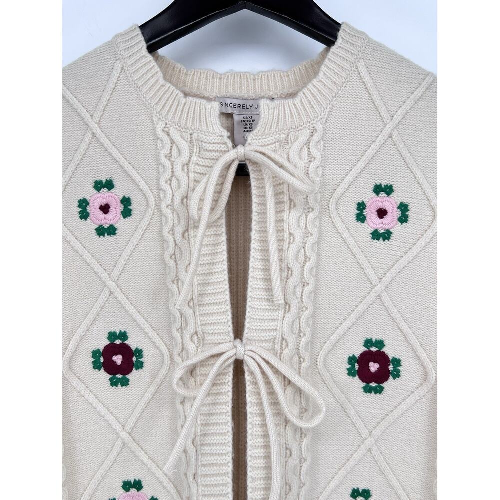 Sincerely Jules Soft Cream Crochet Sweater Tie Front Embroidered Vest Women’s XS - Picture 2 of 12